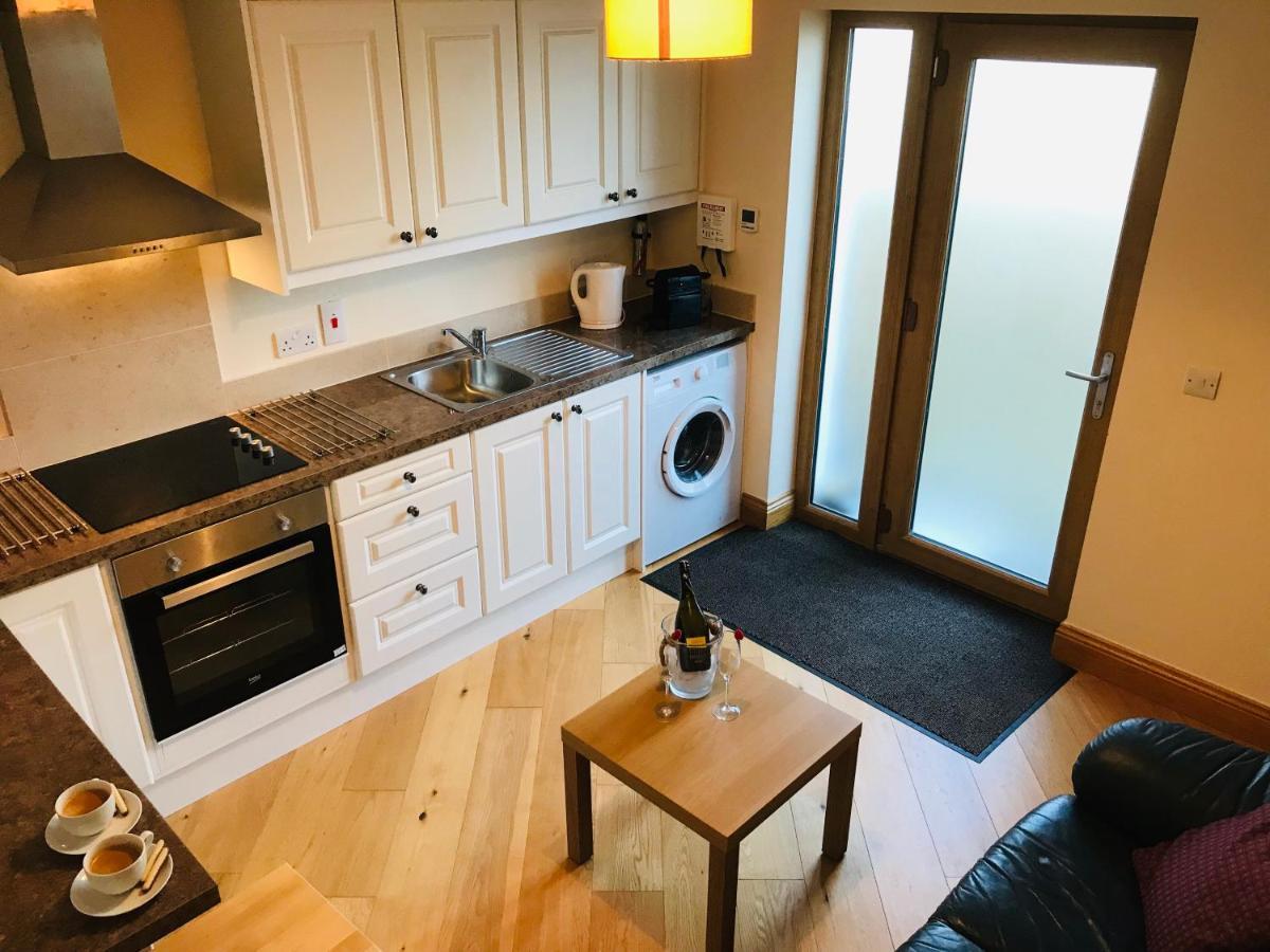 Oak Trees Corner Stylish , Relaxing , Getaway Apartment วิคโลว์ ภายนอก รูปภาพ